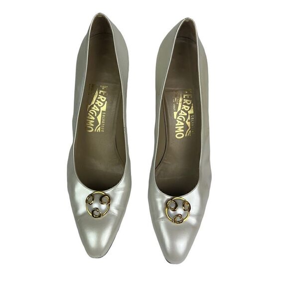 Salvatore Ferragamo Heels White Gold Medallion Detail 9.5 AAAA - Picture 1 of 16